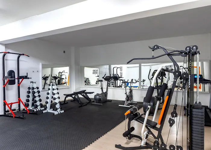 Luxury hotel only: Mayfair Gardens