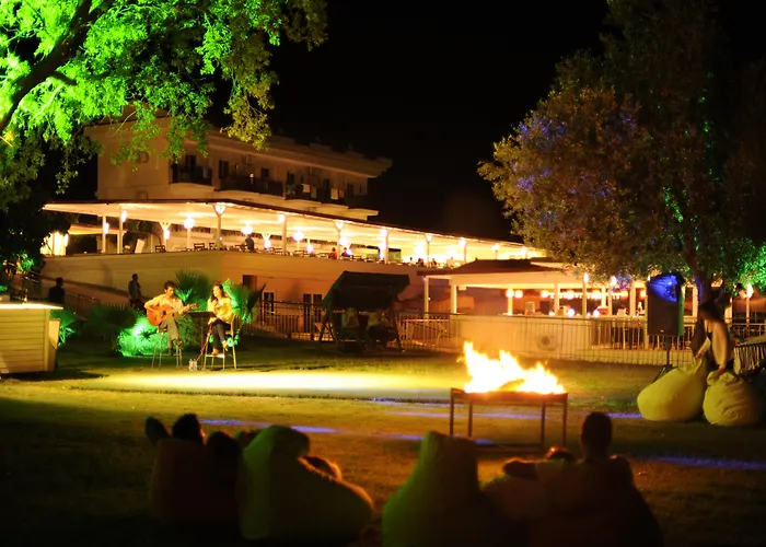 Manaspark Deluxe Hotel