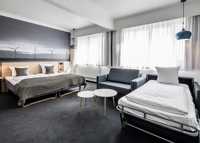 Pet Friendly hotel: Best Western Plus Airport Hotel