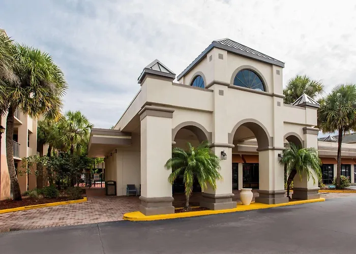 Motel: Days Inn & Suites By Wyndham Orlando Airport