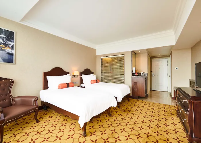 Сity center hotels Eastin Grand Saigon