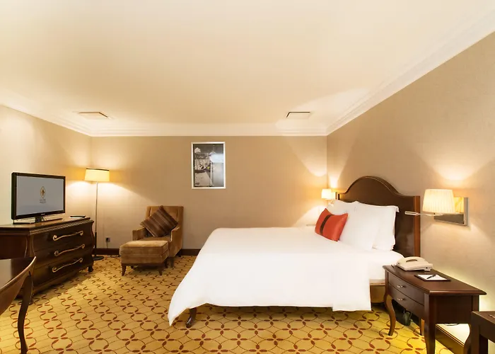 Сity center hotels Eastin Grand Saigon