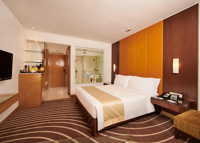 Central hotel: Holiday Inn Mumbai International Airport By Ihg
