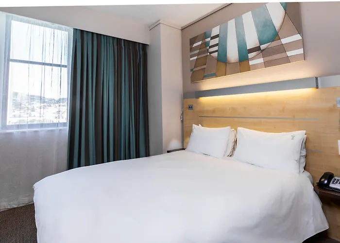 3 star hotel: Holiday Inn Express Cape Town City Centre By Ihg