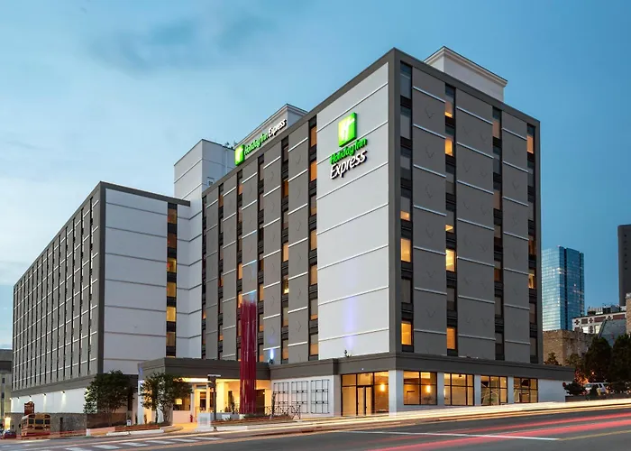 Family Friendly Hotels Holiday Inn Express Nashville-Downtown - Broadway By Ihg