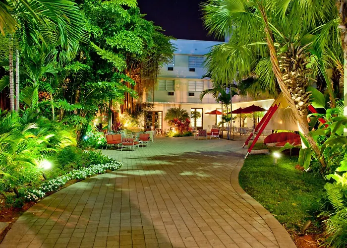 Cheap hotel: Dorchester Hotel & Suites