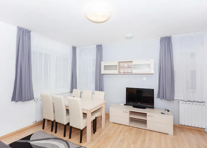 Vacation rental: Maple Tree Budget Apartments