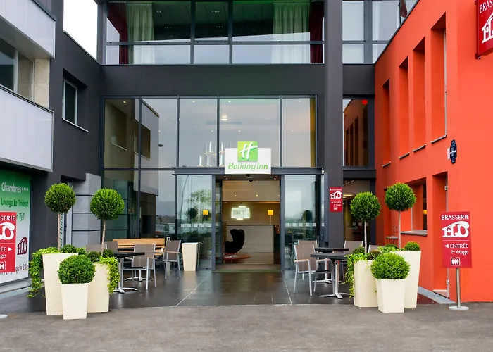 Hotel with pool: Holiday Inn Mulhouse By Ihg