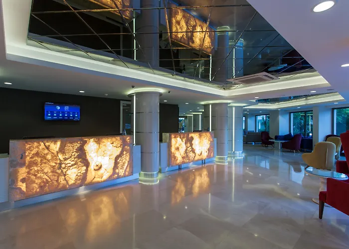 4 star hotel: Falcon Hotel