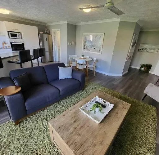 Vacation rental: 3 Bedroom Central Surfers Paradise Apartment