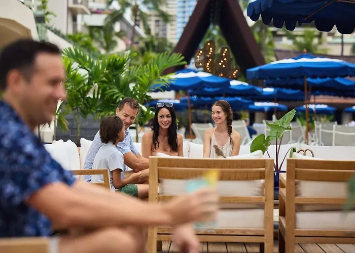 Hotel with Tennis: Outrigger Reef Waikiki Beach Resort