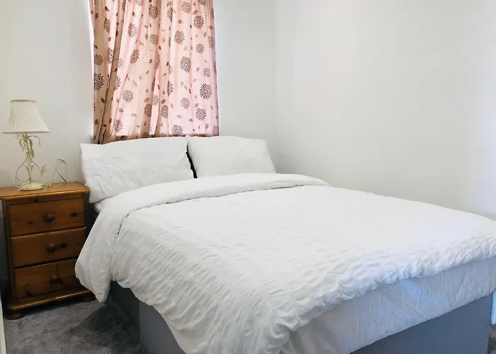 Hotel near College: Diamond Accommodation