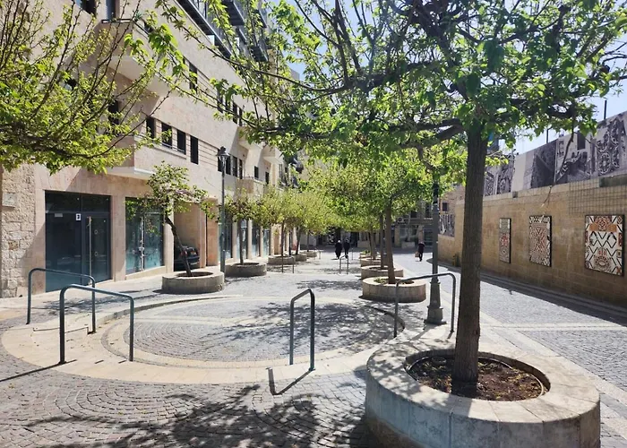 Jerusalem Center, Agrippas 8