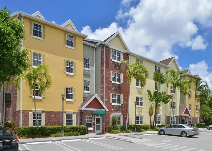 Hotel with Tennis: Towneplace Suites Miami West Doral Area