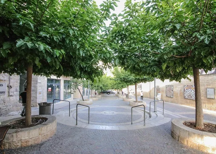 Jerusalem Center, Agrippas 8