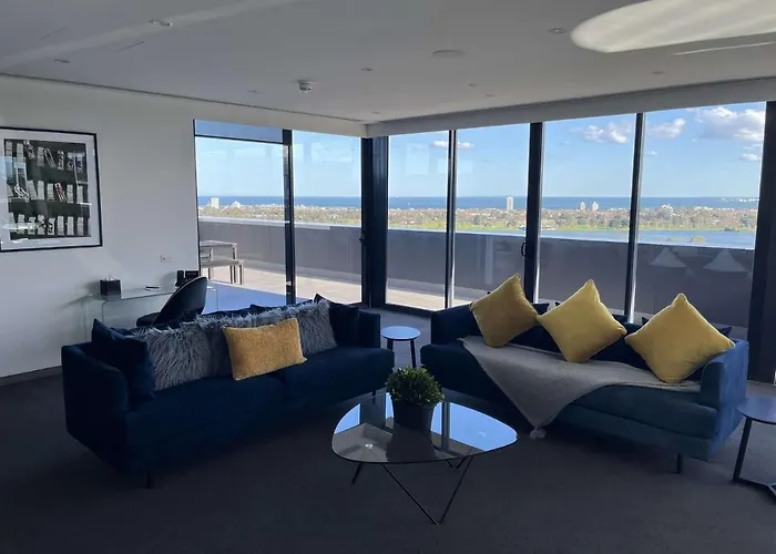 5 star hotel: The Kinson