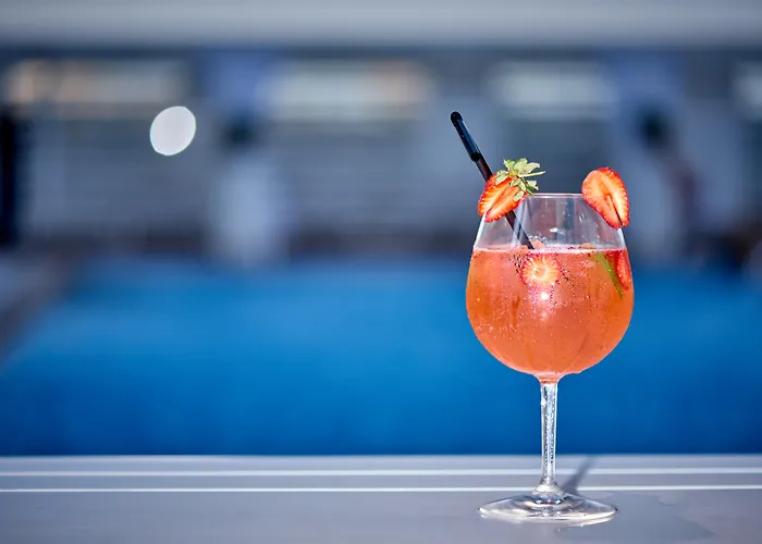 Resort: Media One Hotel