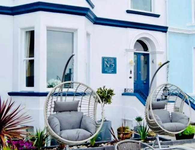 4 star hotel: Hotel No5, Beachfront With Free Private Car Park