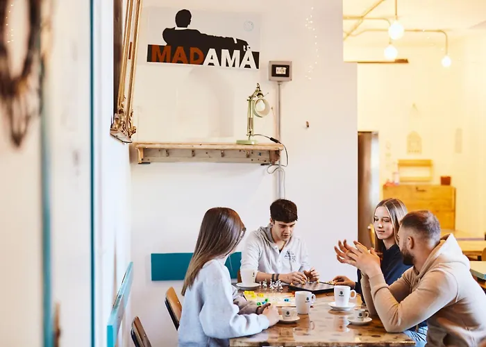 Hotel near College: Madama Hostel & Bistrot