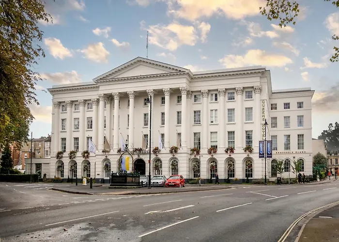 Pet Friendly hotel: Queens Hotel Cheltenham