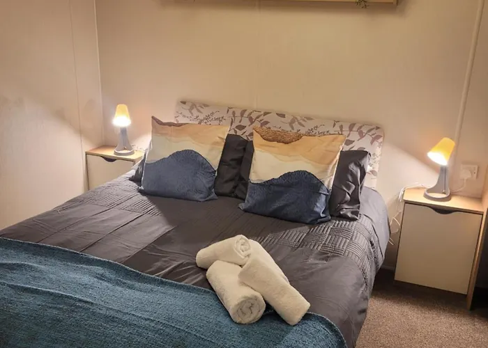 Cozy Caravan Near Edinburgh