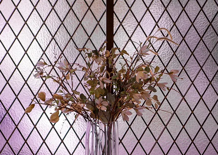 5 star hotel: Hotel Holt - The Art Hotel