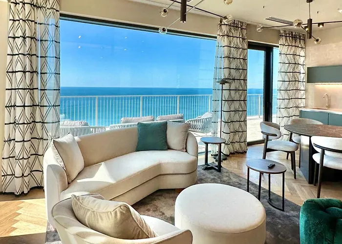  Maximilian Suites