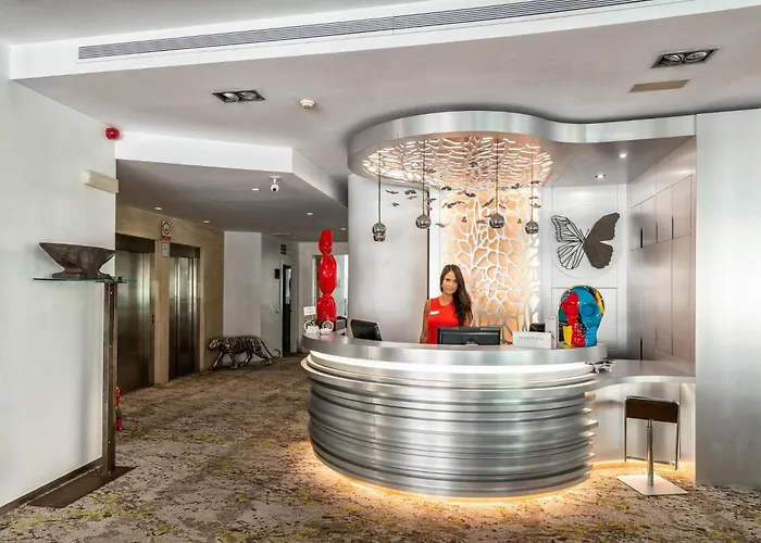 In Luxury hotels Mariposa Malaga