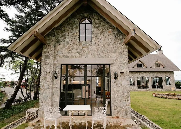 Pet Friendly hotel: The Old Country Stone House