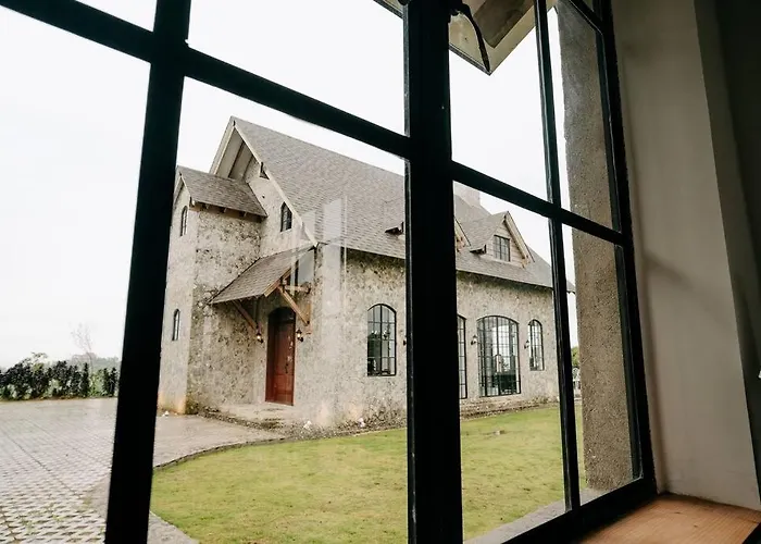 Pet Friendly hotel: The Old Country Stone House