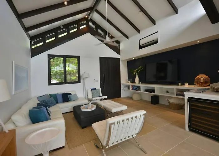 Villa: Hapuka - Luxury Villa With Stunning Views On Murphy St