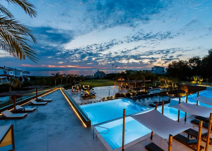 Hotel with view: Cavo Zoe Seaside Hotel