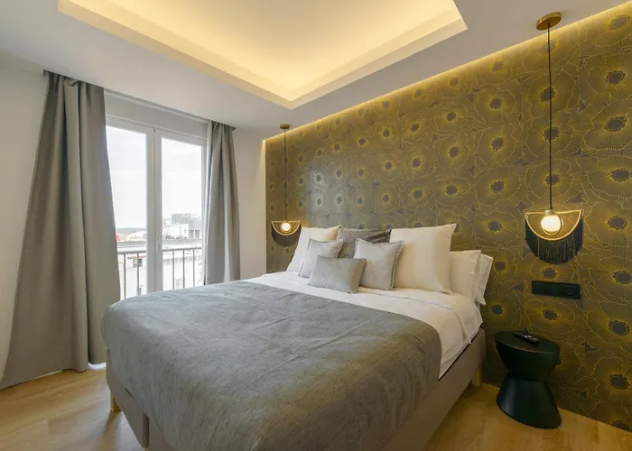 Gran Via Capitals By Monaro*****
