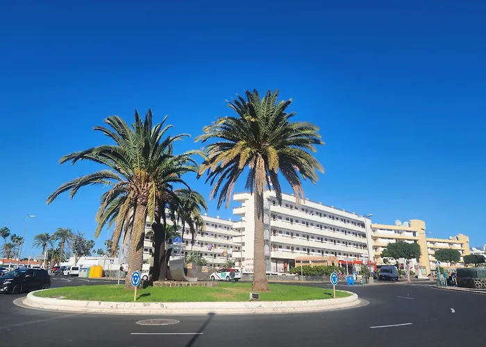 Las Camelias Apartments