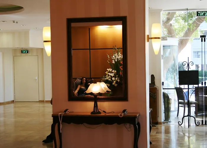 The Seasons Hotel -Studio & Suite