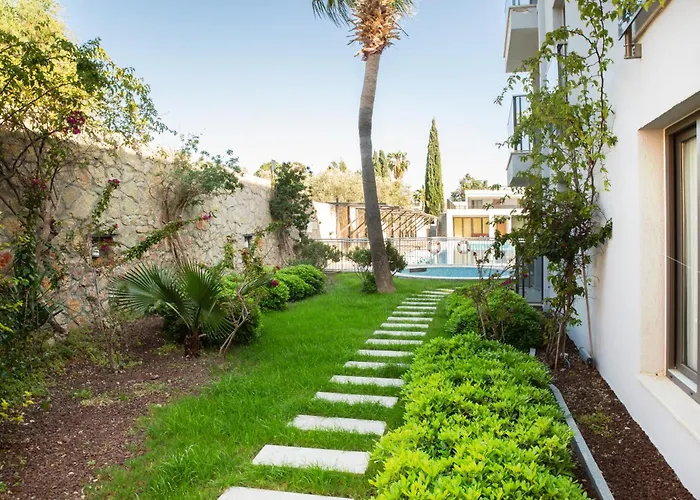 Queen Residence By Important Group Travel