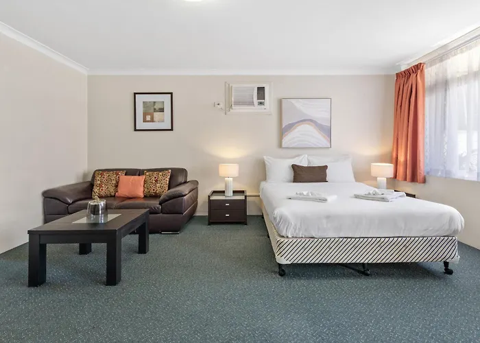 Resort: Paramount Motel