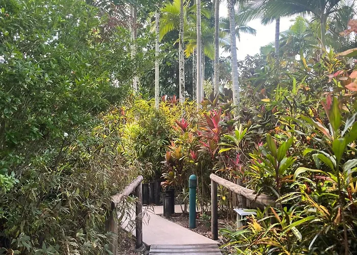Family Hotel: The Villas Palm Cove-Private Pool In Each Villa