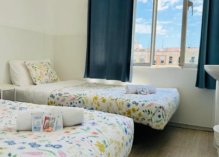 Central And Basic Universitat For Young Hostel