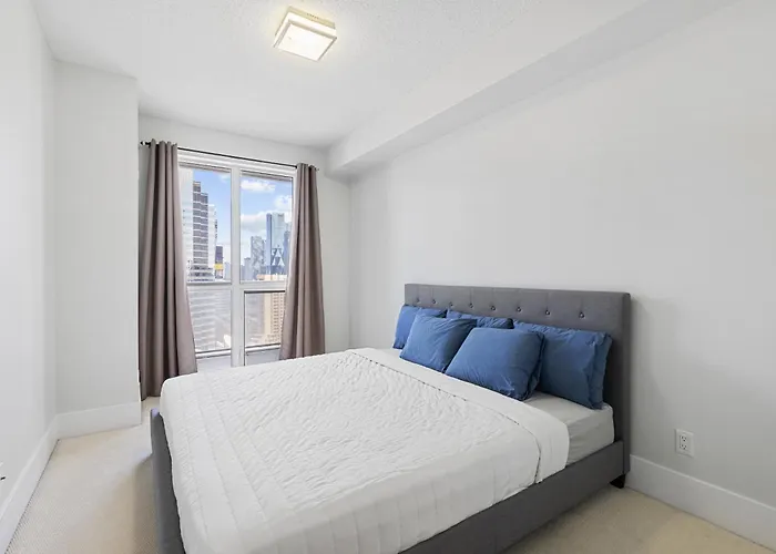 2Bedroom Cn Tower And Water Views - Free Parking - Rooftop Pool