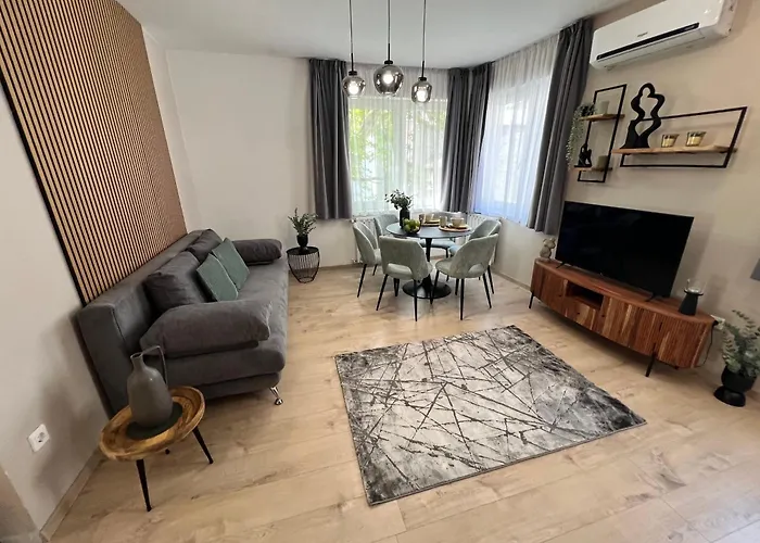 Vacation rental: Maple Tree Budget Apartments