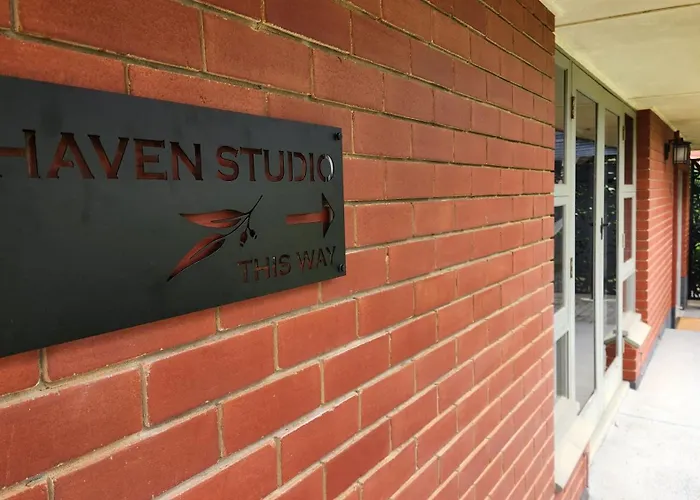 Guest house: Haven Studio Hideaway Near Airport