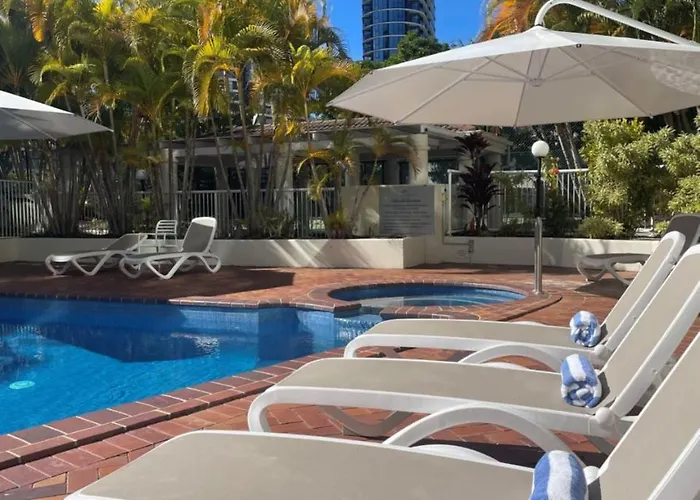 Hot Tub in Room Crest Apartments - Main Beach - Surfers Paradise
