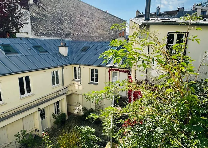 Montmartre Romantic, - Paris