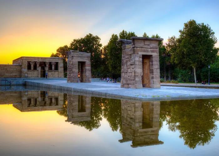Hotel cerca del colegio: Debod Hostel