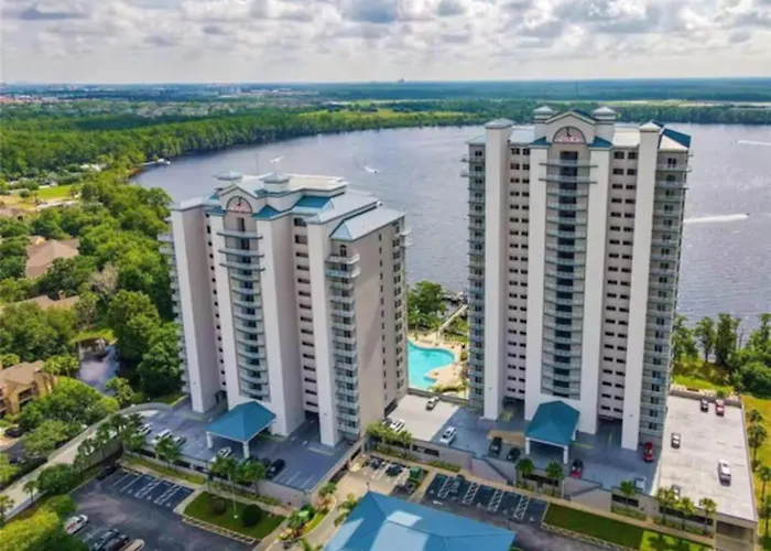 Disney Lakefront Luxury!