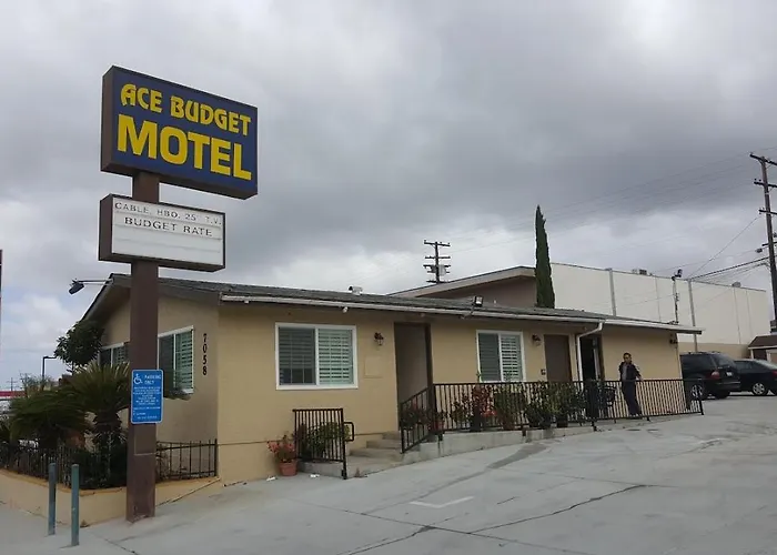Motel: Ace Budget Motel