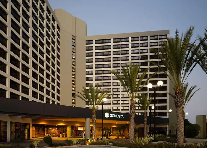 Hotel with Tennis: Sonesta Los Angeles Airport Lax