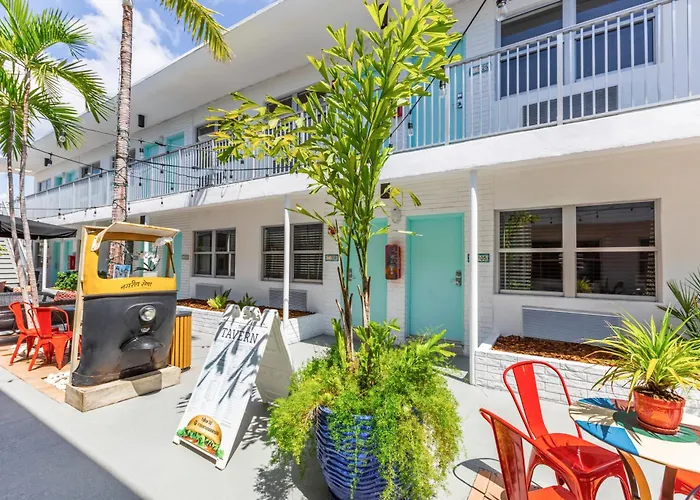 Hotel with view: Seaside All Suites Hotel