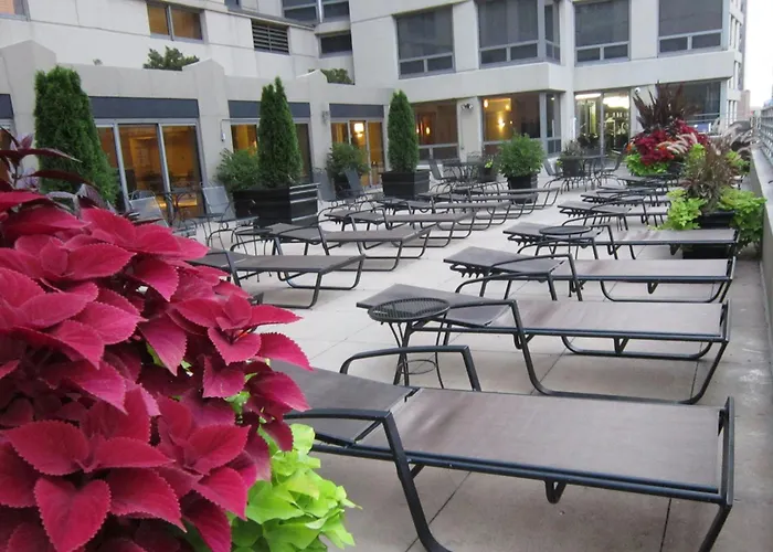 Courtyard By Marriott Downtown/River North